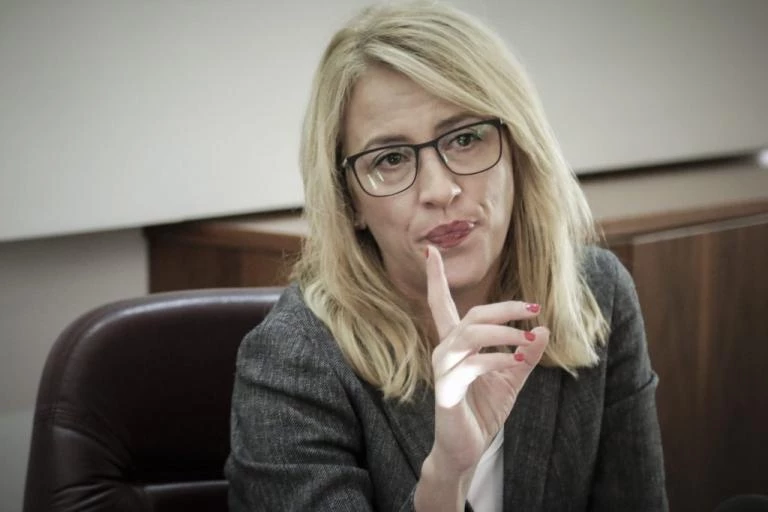 Επίθεση Δούρου σε Μπαρμπαρούση: «Μαγκιές, χειροδικία, ύβρεις και μετά τρέχουμε να γλιτώσουμε»